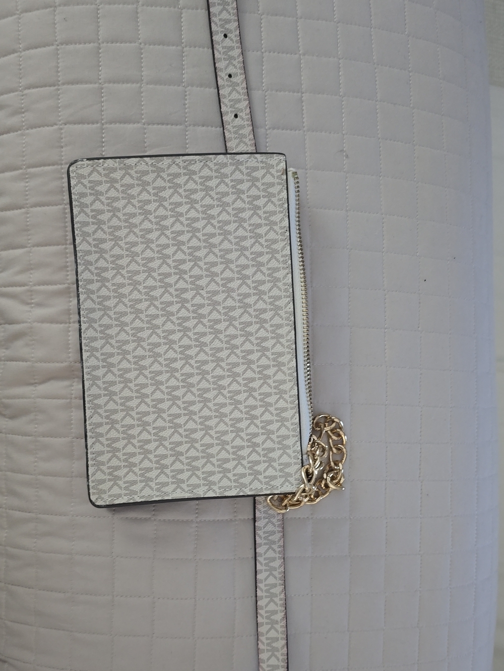 MICHEAL KORS White Logo Hip Bag with Gold Chain